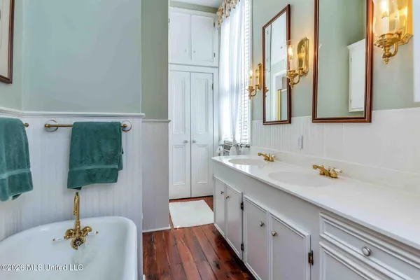 $1,985,000 | 305 South Broadway Street, Natchez, MS 39120