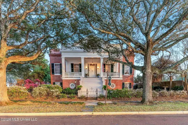 $1,985,000 | 305 South Broadway Street, Natchez, MS 39120