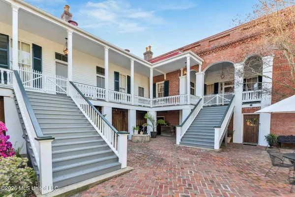 $1,985,000 | 305 South Broadway Street, Natchez, MS 39120