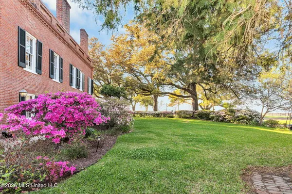 $1,985,000 | 305 South Broadway Street, Natchez, MS 39120