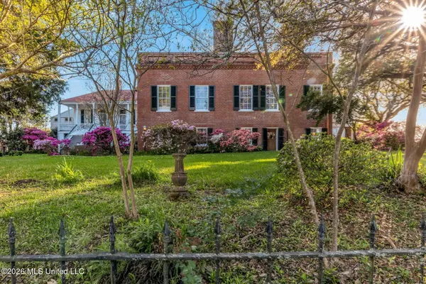 $1,985,000 | 305 South Broadway Street, Natchez, MS 39120