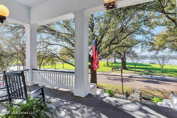 $1,985,000 | 305 South Broadway Street, Natchez, MS 39120