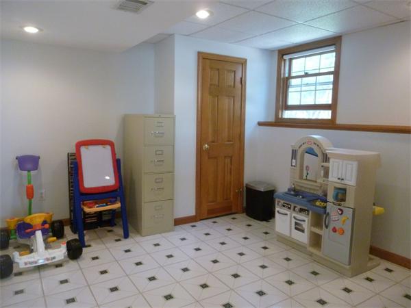 28 Stonegate Road, Unit 28 Chelmsford, MA 01824 - Photo 11 of 14 Gallery Image 11