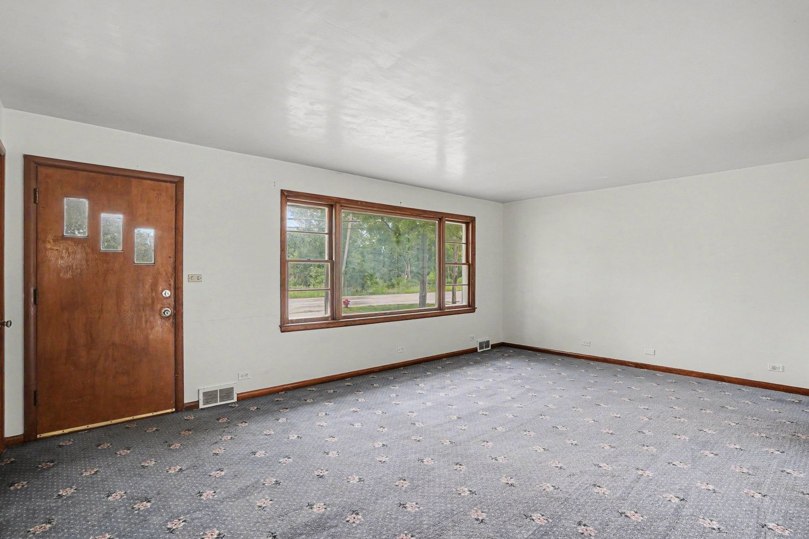 125 South River Road North Aurora, IL 60542 - Photo 2 of 15