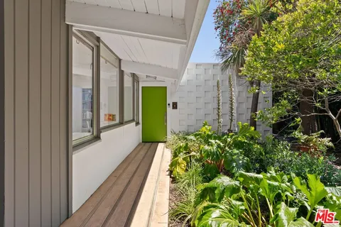 $3,698,000 | 810 Bramble Way, Los Angeles, CA 90049