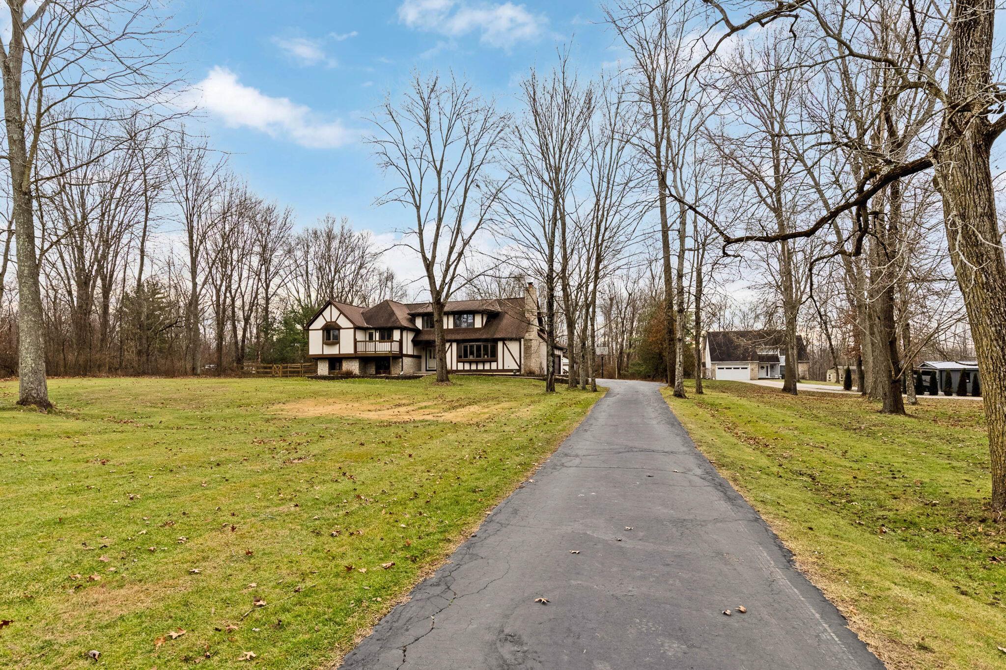 4134 Harlem Road Galena, OH 43021 - Photo 48 of 58 Driveway