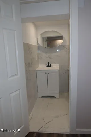 $2,000 | 888 Lancaster Street, Unit LOWER LEVEL, Albany, NY 12203