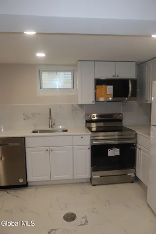 $2,000 | 888 Lancaster Street, Unit LOWER LEVEL, Albany, NY 12203