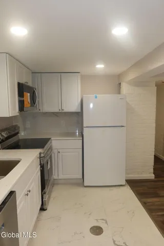 $2,000 | 888 Lancaster Street, Unit LOWER LEVEL, Albany, NY 12203