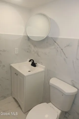 $2,000 | 888 Lancaster Street, Unit LOWER LEVEL, Albany, NY 12203