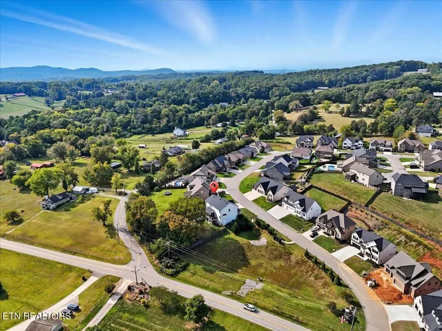 $773,800 | 2223 Hickory Crest Lane, Knoxville, TN 37932