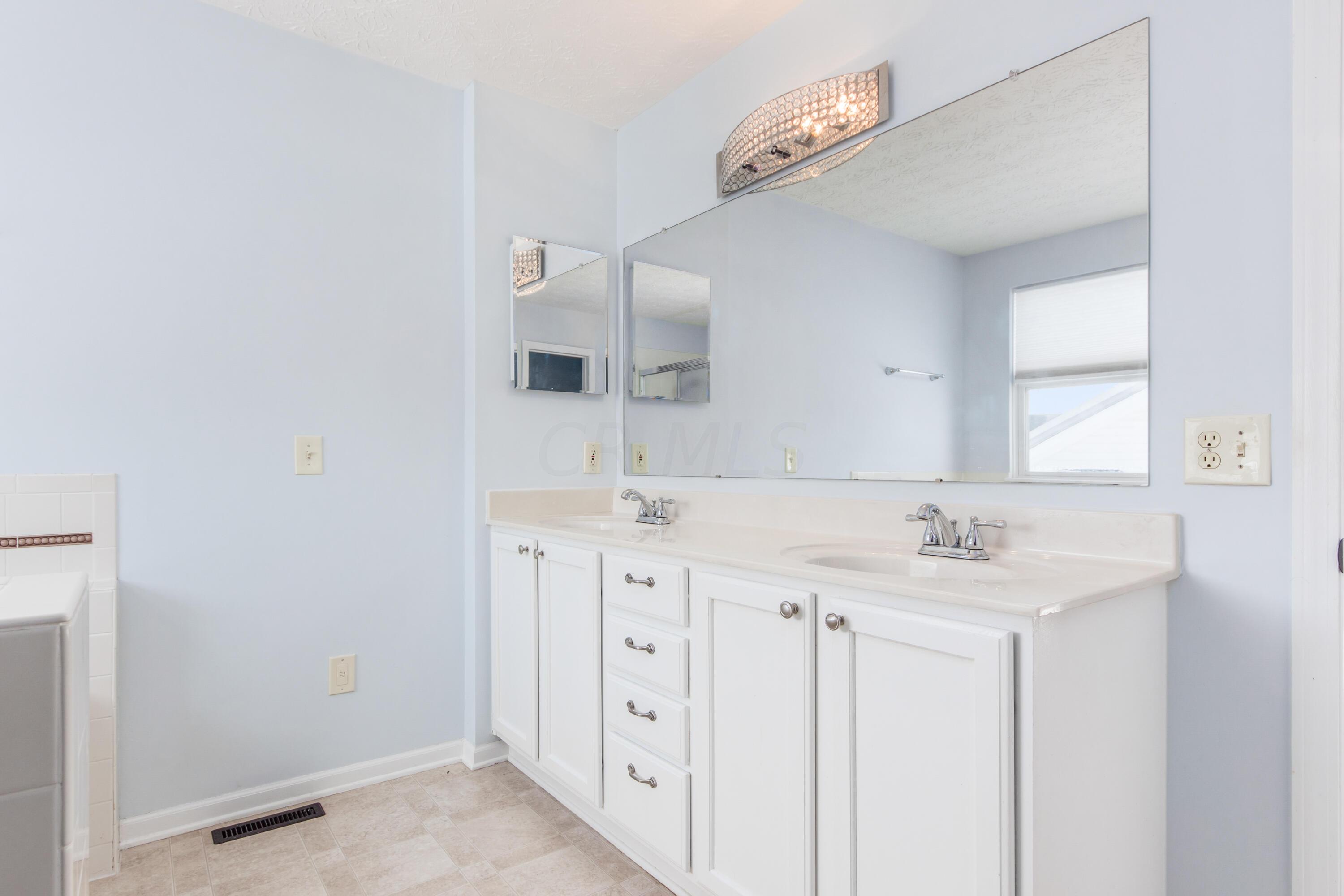 2538 Roe Drive Lewis Center, OH 43035 - Photo 25 of 37 M_2538_Roe072