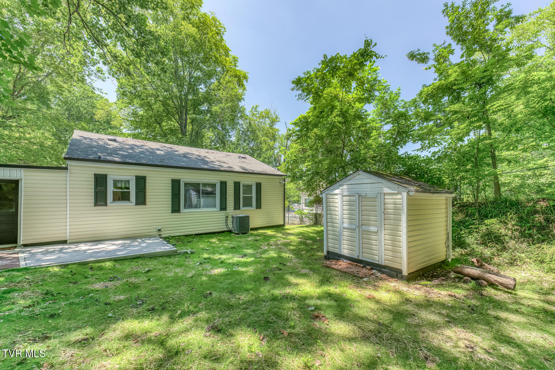 1403 Rock Rose Road Bristol, TN 37620 - Photo 28 of 34 Back Yard