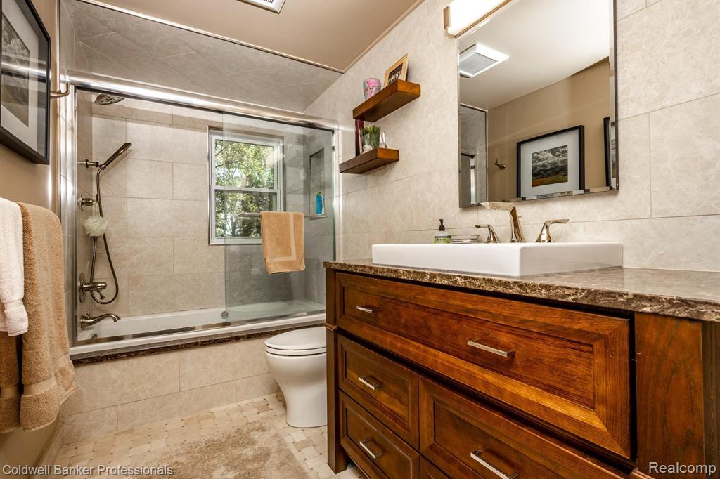2623 Worcester Road West Bloomfield, MI 48323 - Photo 39 of 68