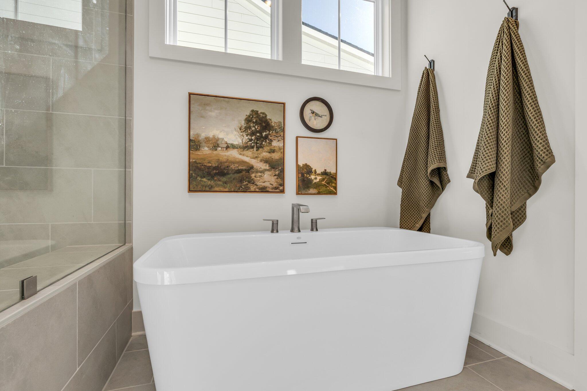 2608 Butlers Green Circle, Unit 11 Chattanooga, TN 37421 - Photo 20 of 30 Owner's bath