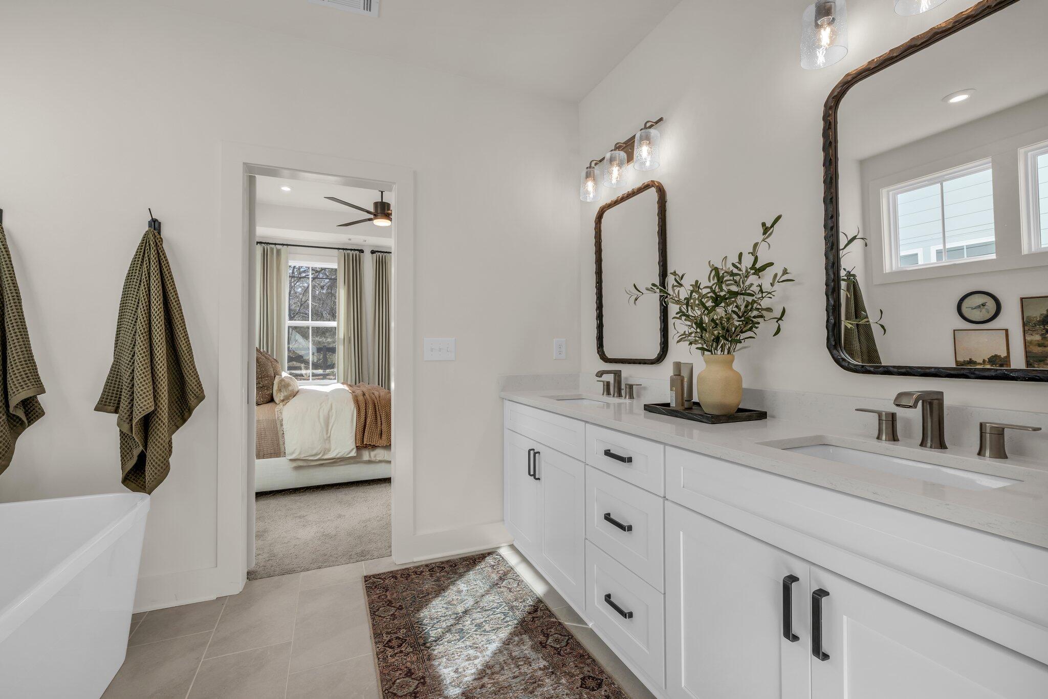 2608 Butlers Green Circle, Unit 11 Chattanooga, TN 37421 - Photo 21 of 30 Owner's bath