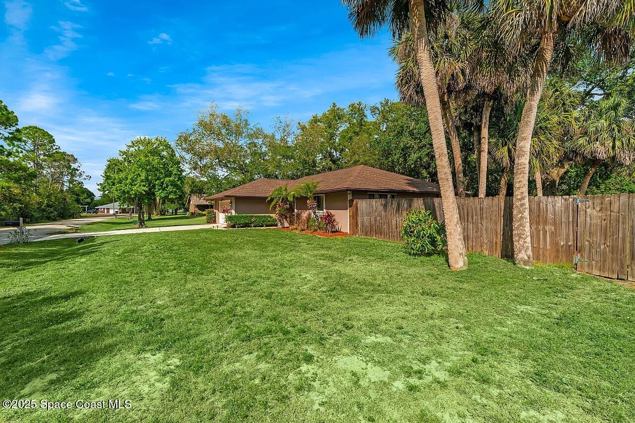 475 Hurst Road Northeast Palm Bay, FL 32907 - Photo 9 of 36 Side Yard