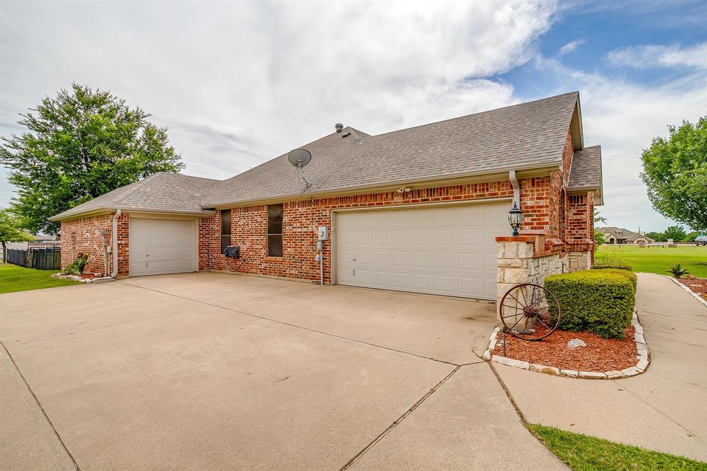 709 Lonesome Prairie Trail Haslet, TX 76052 - Photo 3 of 32