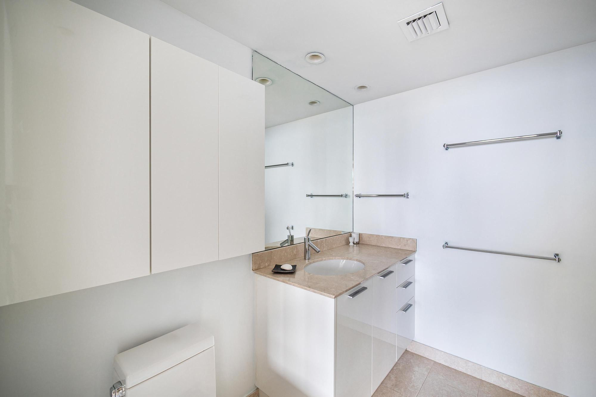 400 Alton Road, Unit 2208 Miami Beach, FL 33139 - Photo 21 of 36 Photo 21