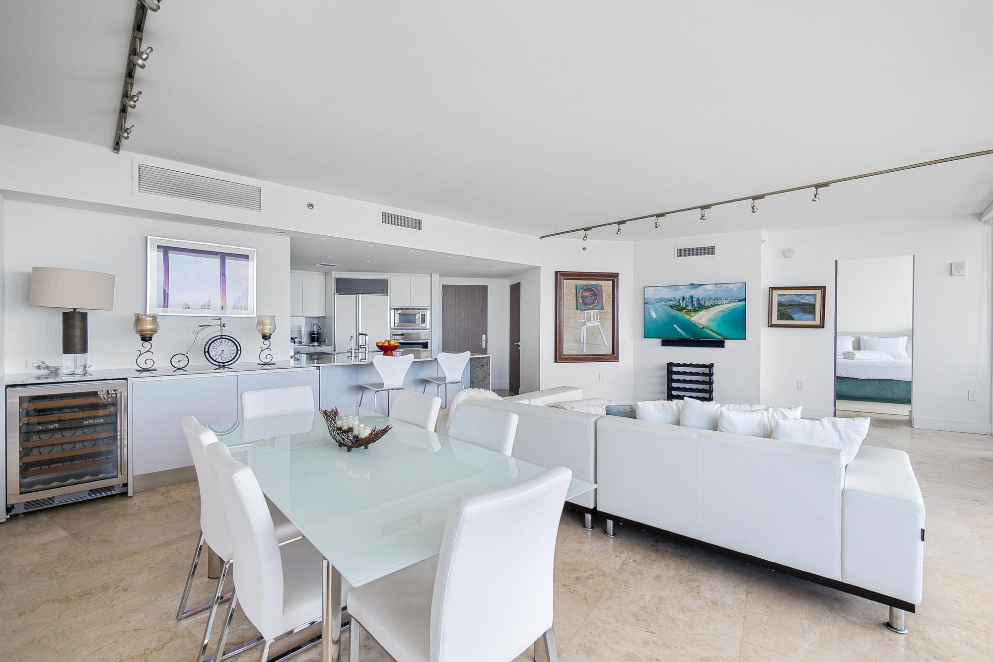 400 Alton Road, Unit 2208 Miami Beach, FL 33139 - Photo 5 of 36 Photo 5