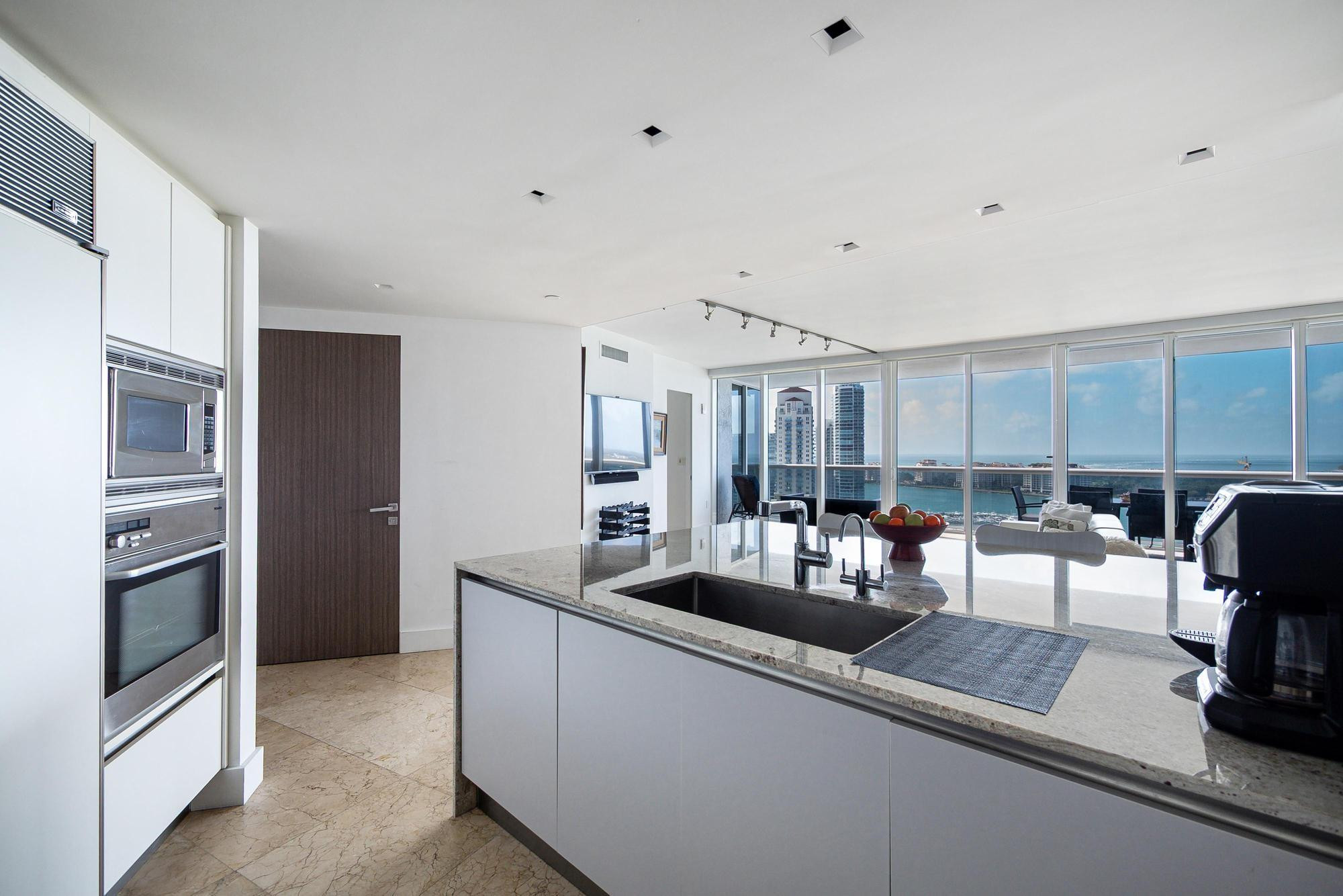 400 Alton Road, Unit 2208 Miami Beach, FL 33139 - Photo 9 of 36 Photo 9