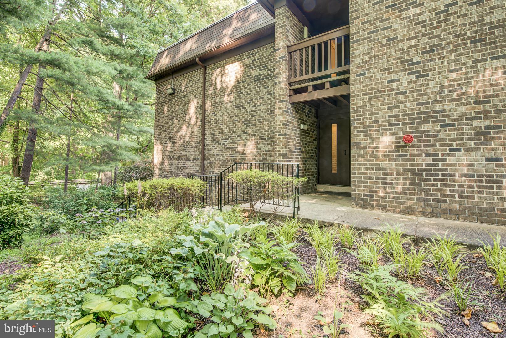 5806 Royal Ridge Drive, Unit M Springfield, VA 22152 - Photo 3 of 40 Building - Main entrance
