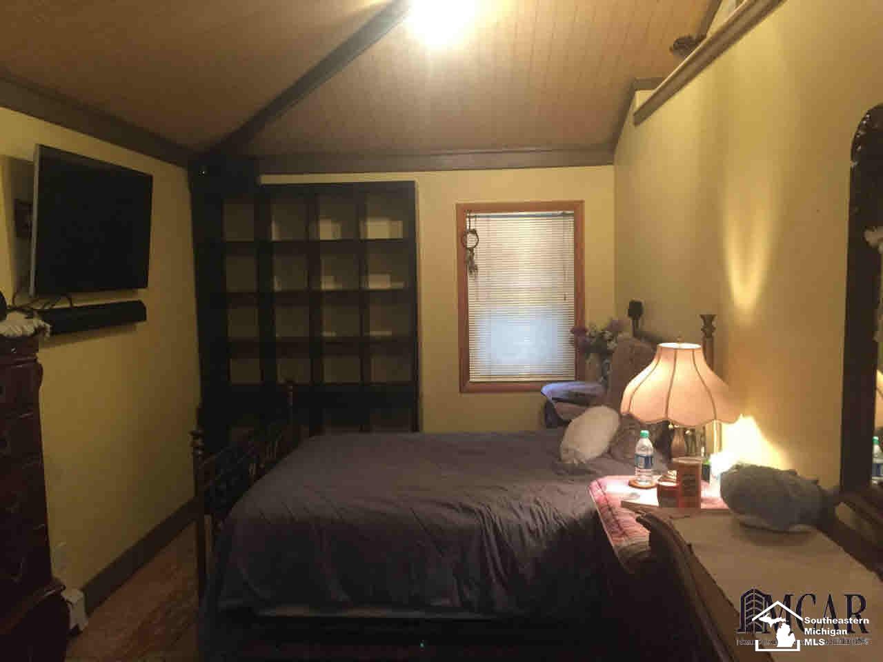 19410 Savage Road Belleville, MI 48111 - Photo 16 of 24 21319285-15.JPG