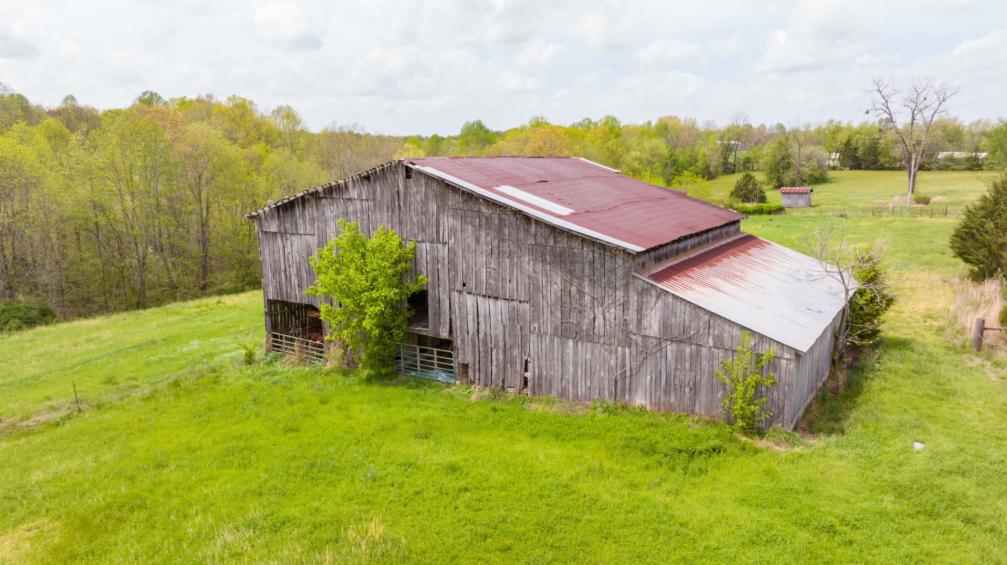 0 Powell Road Red Boiling Springs, TN 37150 - Photo 39 of 69 a backyard of a house with table and chairs wooden fence
