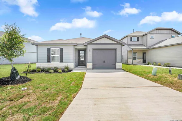 $1,950 | 3402 Warlow Branch, Converse, TX 78109