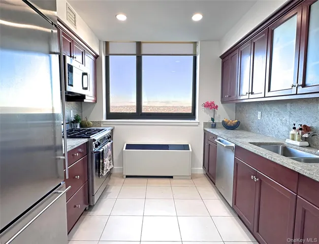 $899,000 | 10 City Place, Unit 12H, White Plains, NY 10601