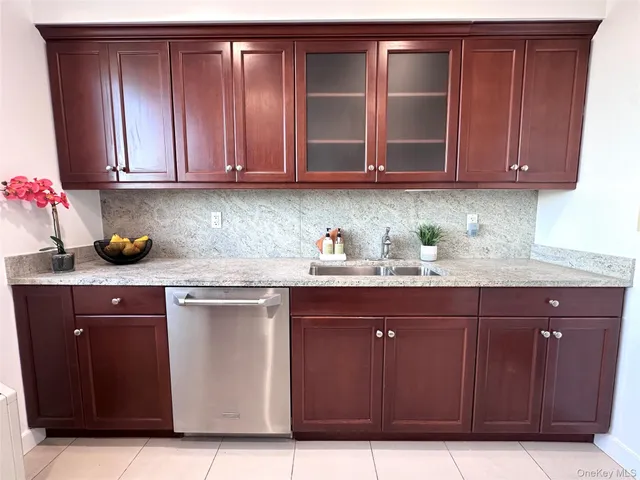 $899,000 | 10 City Place, Unit 12H, White Plains, NY 10601