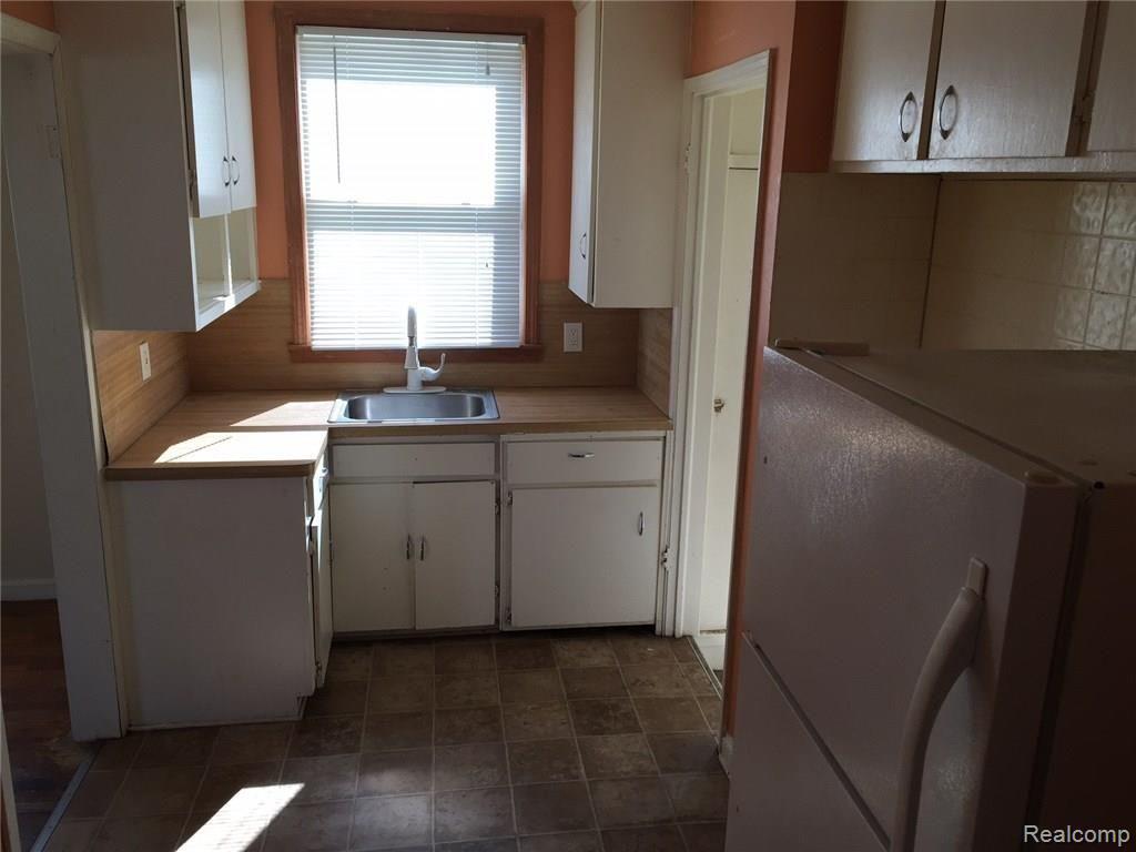 1105 Dover Road Pontiac, MI 48341 - Photo 5 of 12