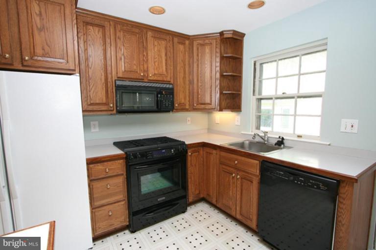 711 Chesapeake Avenue Silver Spring, MD 20910 - Photo 14 of 27 Kitchen #3