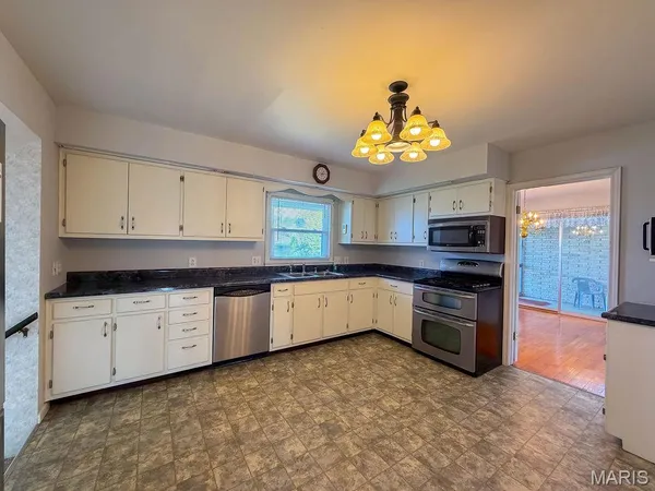 $374,900 | 1521 Sweeney Drive, Festus, MO 63028