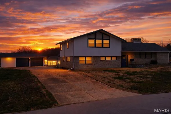 $374,900 | 1521 Sweeney Drive, Festus, MO 63028