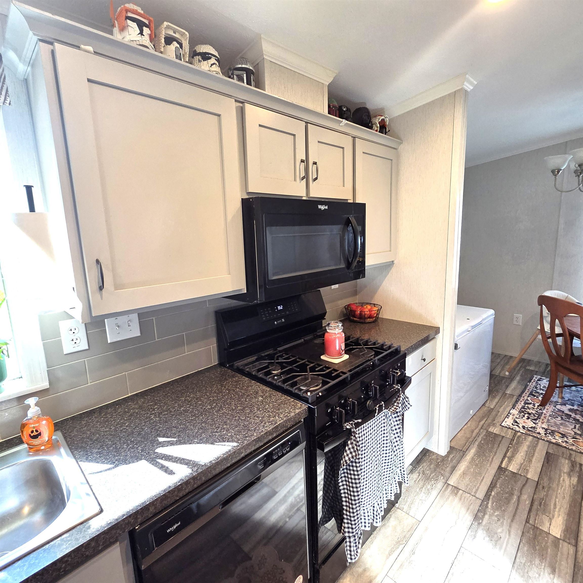 85 Coffin Road, Unit TRLR 17 Epping, NH 03042 - Photo 11 of 23 Gallery Image 11