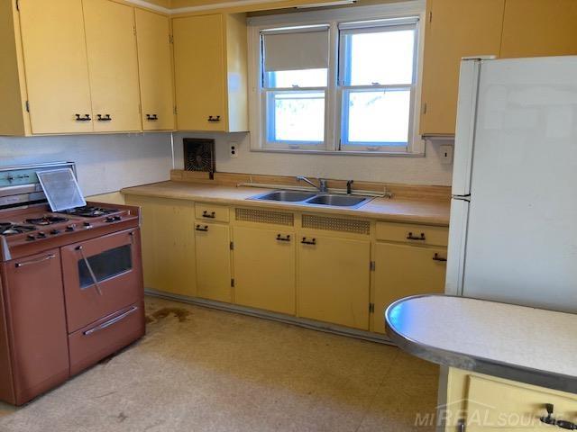 8442 Central Street Center Line, MI 48015 - Photo 14 of 19
