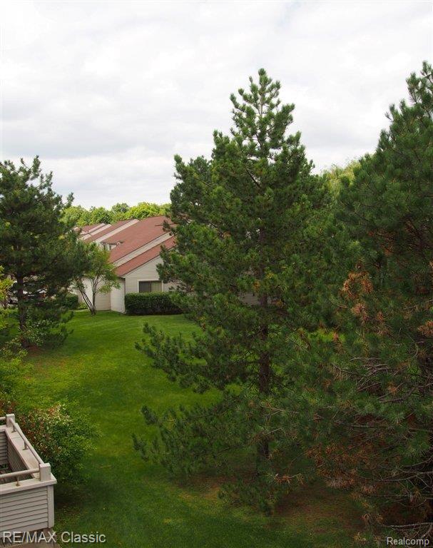 751 Eastbridge Court, Unit 99 Rochester, MI 48307 - Photo 4 of 32 016.JPG