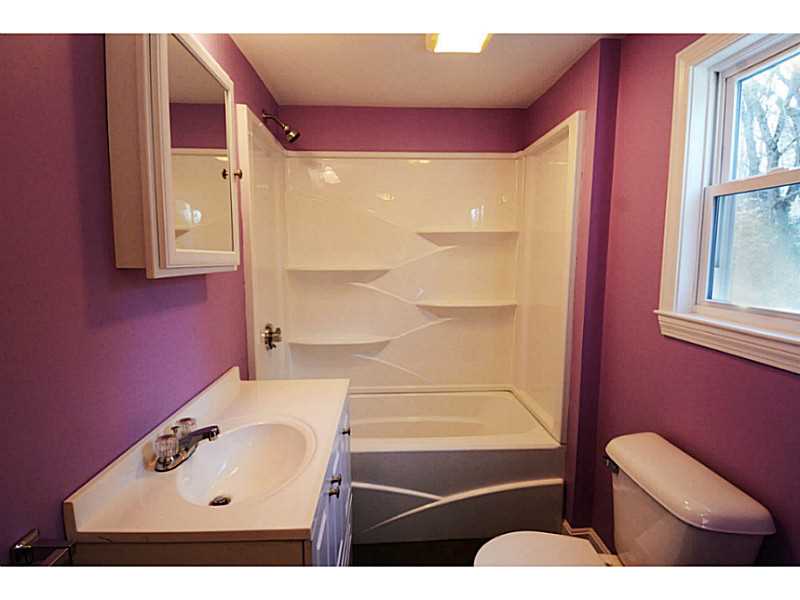 121 Post Road Westerly, RI 02891 - Photo 16 of 22 Bathroom.