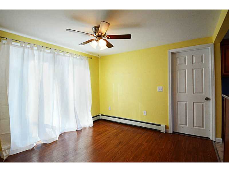 121 Post Road Westerly, RI 02891 - Photo 5 of 22 Dining Area.