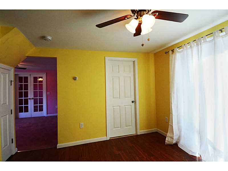 121 Post Road Westerly, RI 02891 - Photo 7 of 22 Dining Area.