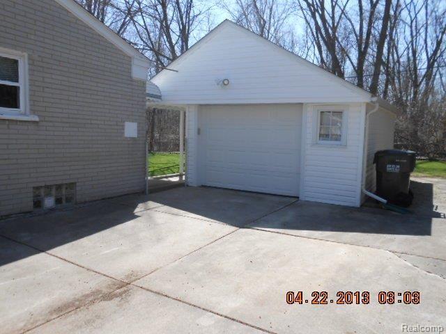 387 Winry Drive Rochester, MI 48307 - Photo 19 of 20 Garage