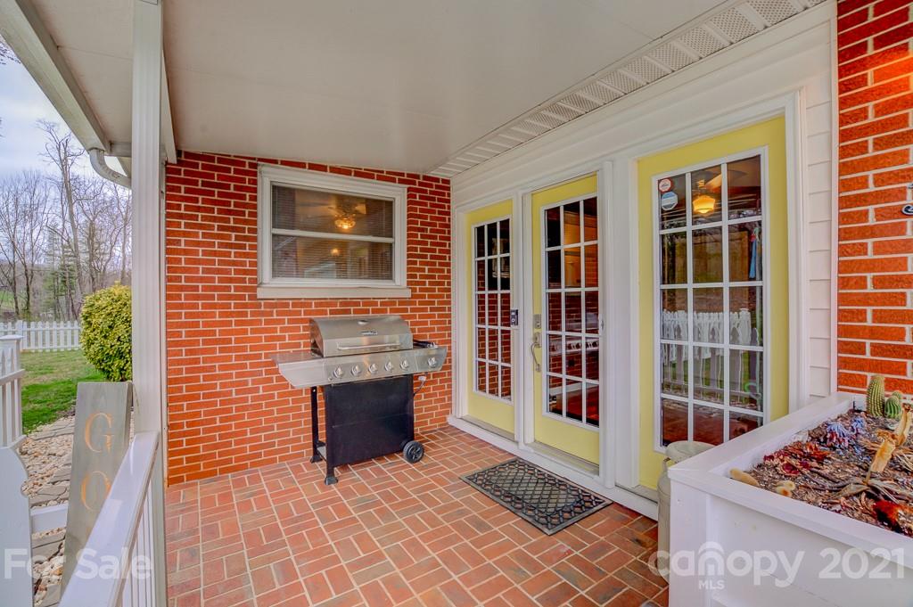 339 Morgan Road Candler, NC 28715 - Photo 20 of 37 Gallery Image 20