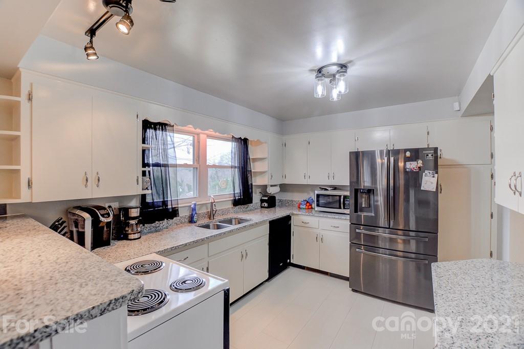 339 Morgan Road Candler, NC 28715 - Photo 8 of 37 Gallery Image 8