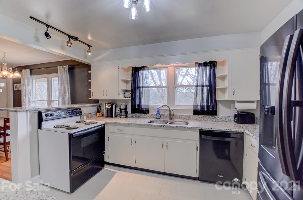 339 Morgan Road Candler, NC 28715 - Photo 9 of 37 Gallery Image 9