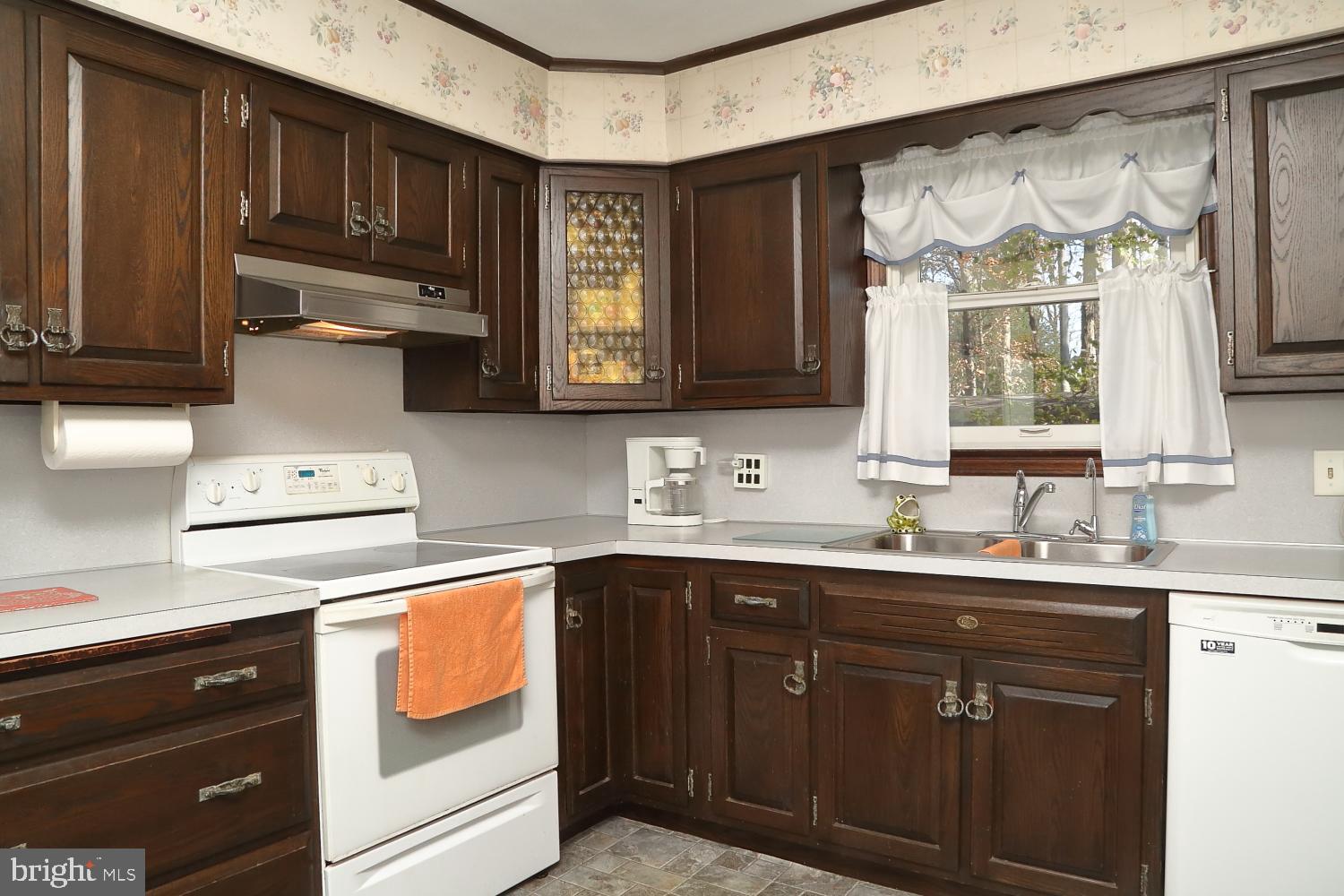 590 Miller Road Elizabethtown, PA 17022 - Photo 11 of 28 Kitchen