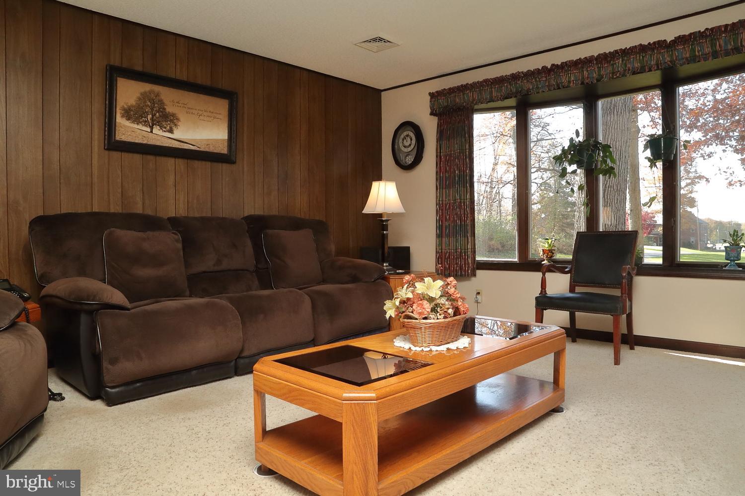 590 Miller Road Elizabethtown, PA 17022 - Photo 3 of 28 Living Room