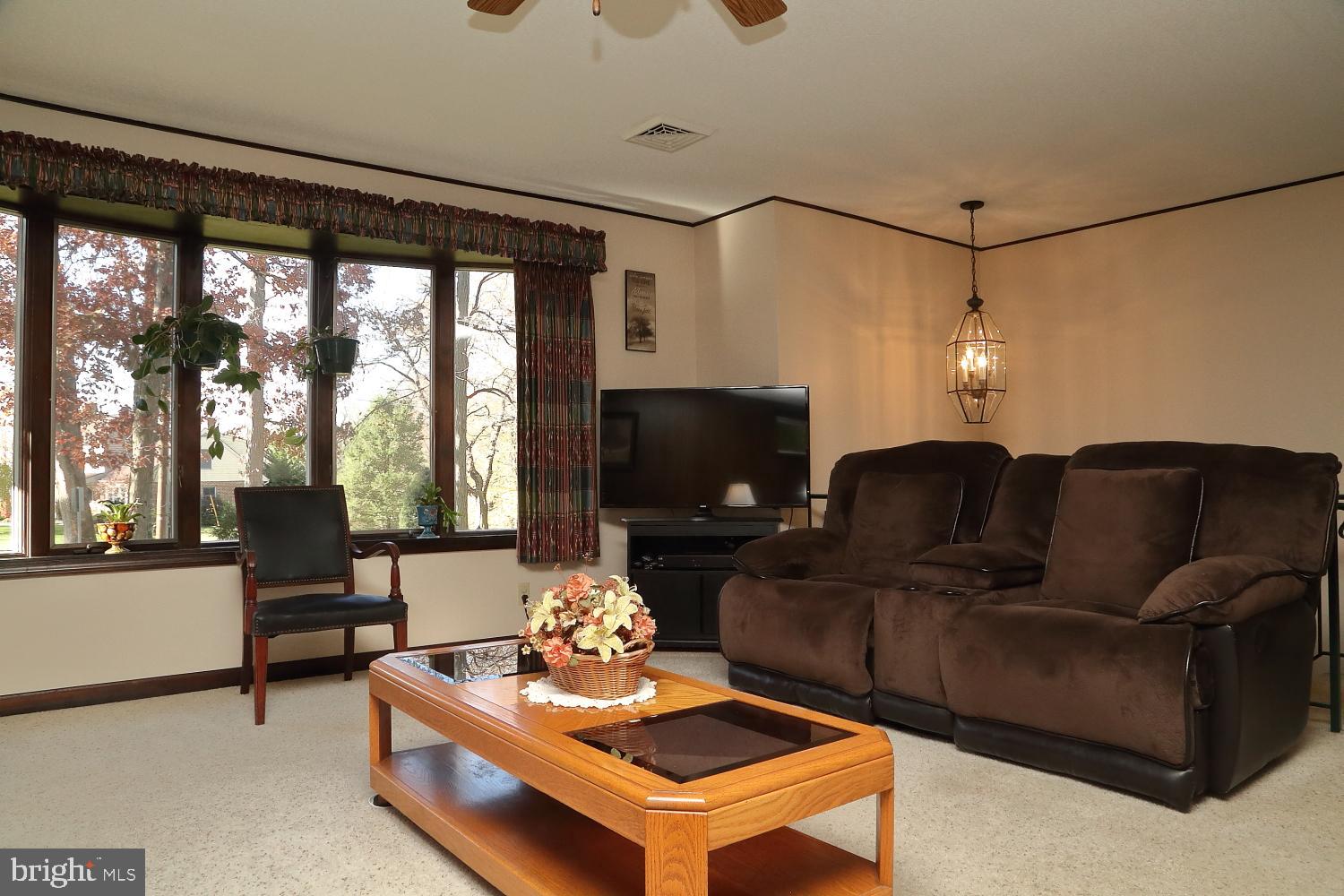 590 Miller Road Elizabethtown, PA 17022 - Photo 4 of 28 Living Room