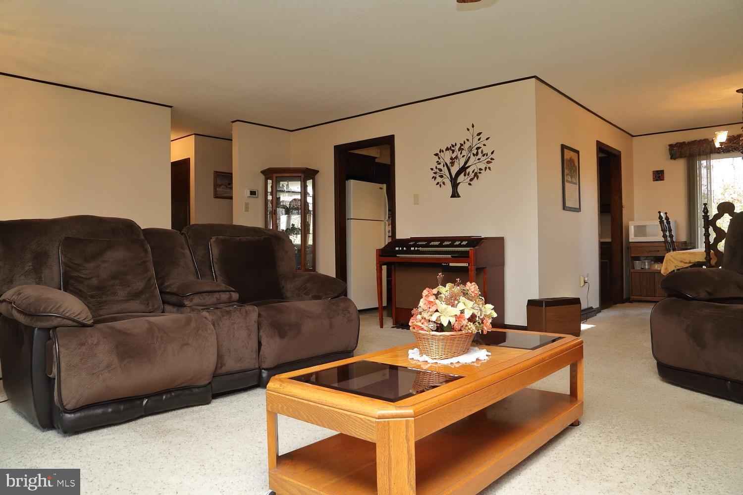 590 Miller Road Elizabethtown, PA 17022 - Photo 5 of 28 Living Room