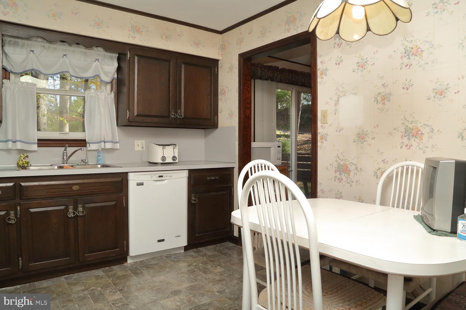590 Miller Road Elizabethtown, PA 17022 - Photo 10 of 28 Kitchen